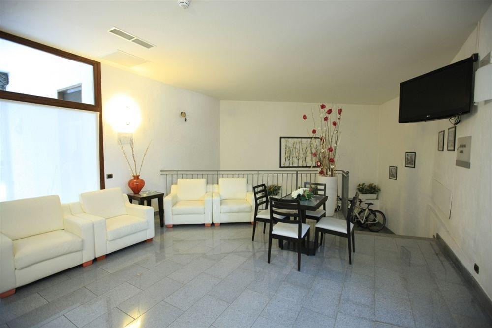 Hotel La Locanda Cadrezzate Bagian luar foto