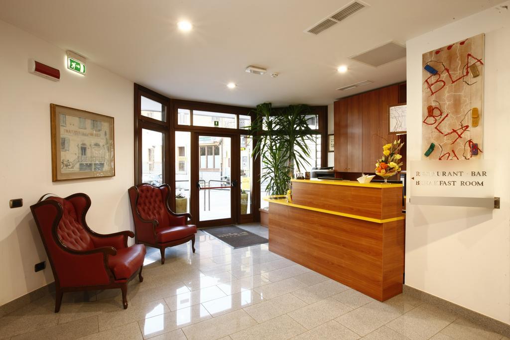 Hotel La Locanda Cadrezzate Bagian luar foto