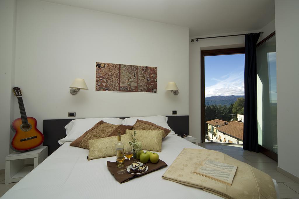Hotel La Locanda Cadrezzate Bagian luar foto